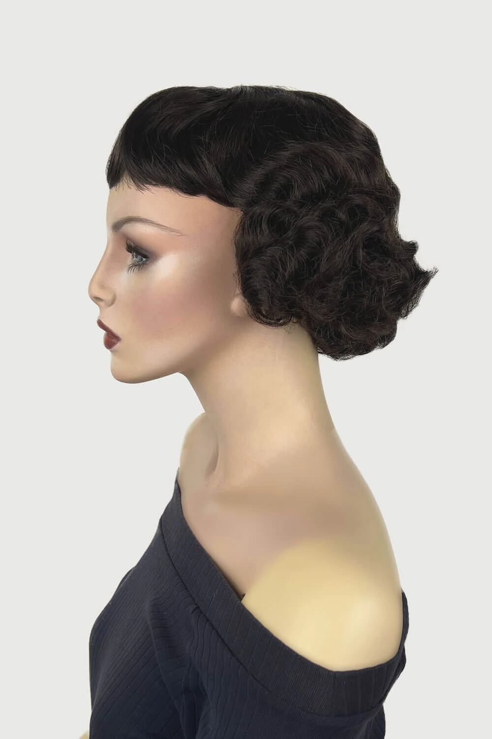 A short brown vintage style wig with waves: Rita