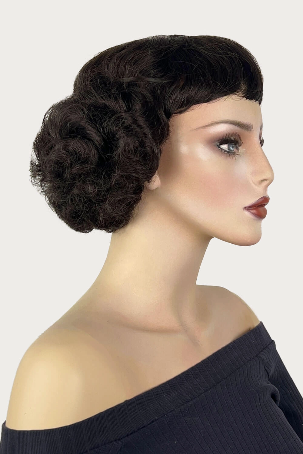 A short brown vintage style wig with waves: Rita