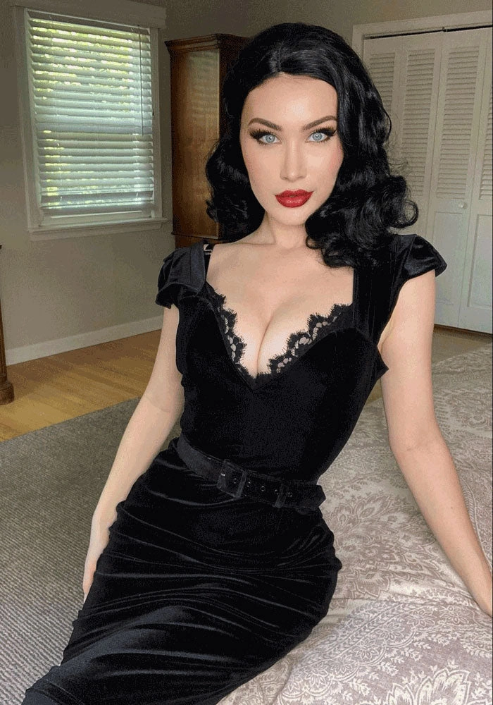 Black 40s style wig with beautiful marcel waves: Dita