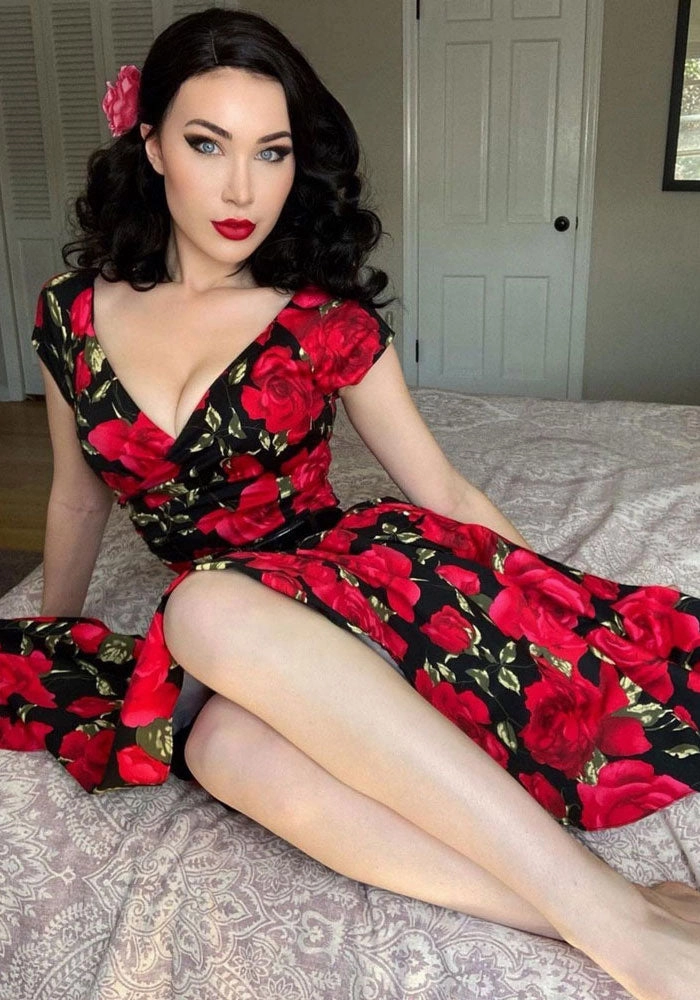 Black 40s style wig with beautiful marcel waves: Dita