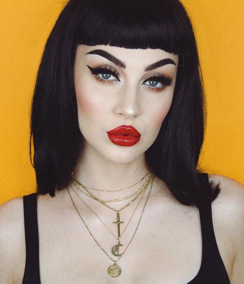 Black long bob wig with a short retro, rockabilly-style fringe: Beth