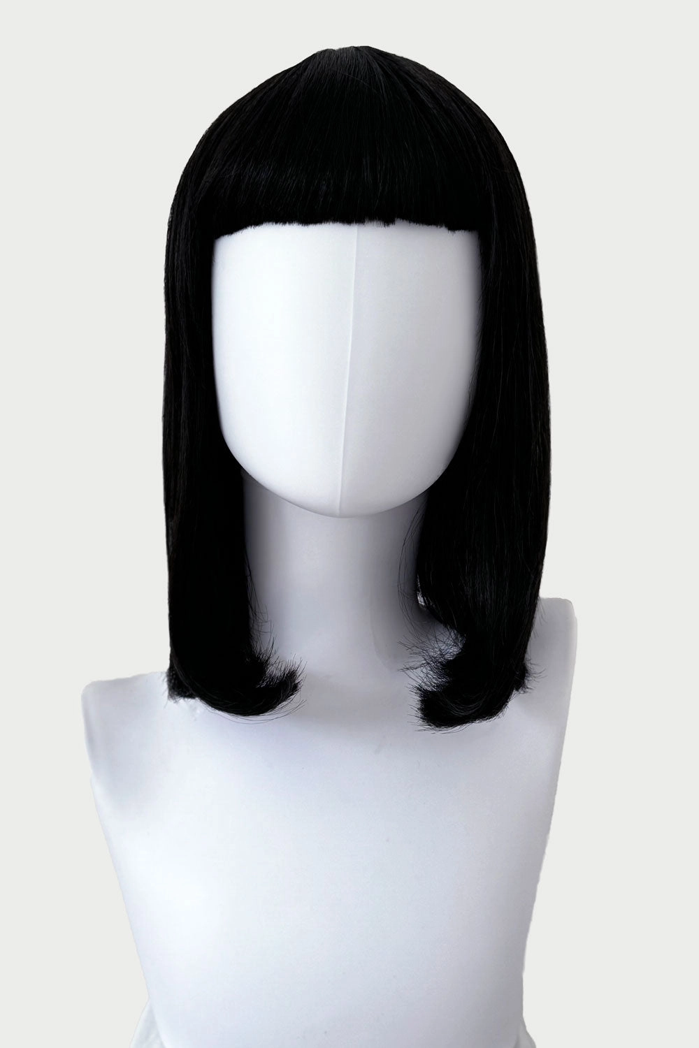 Black long bob wig with a short retro, rockabilly-style fringe: Beth