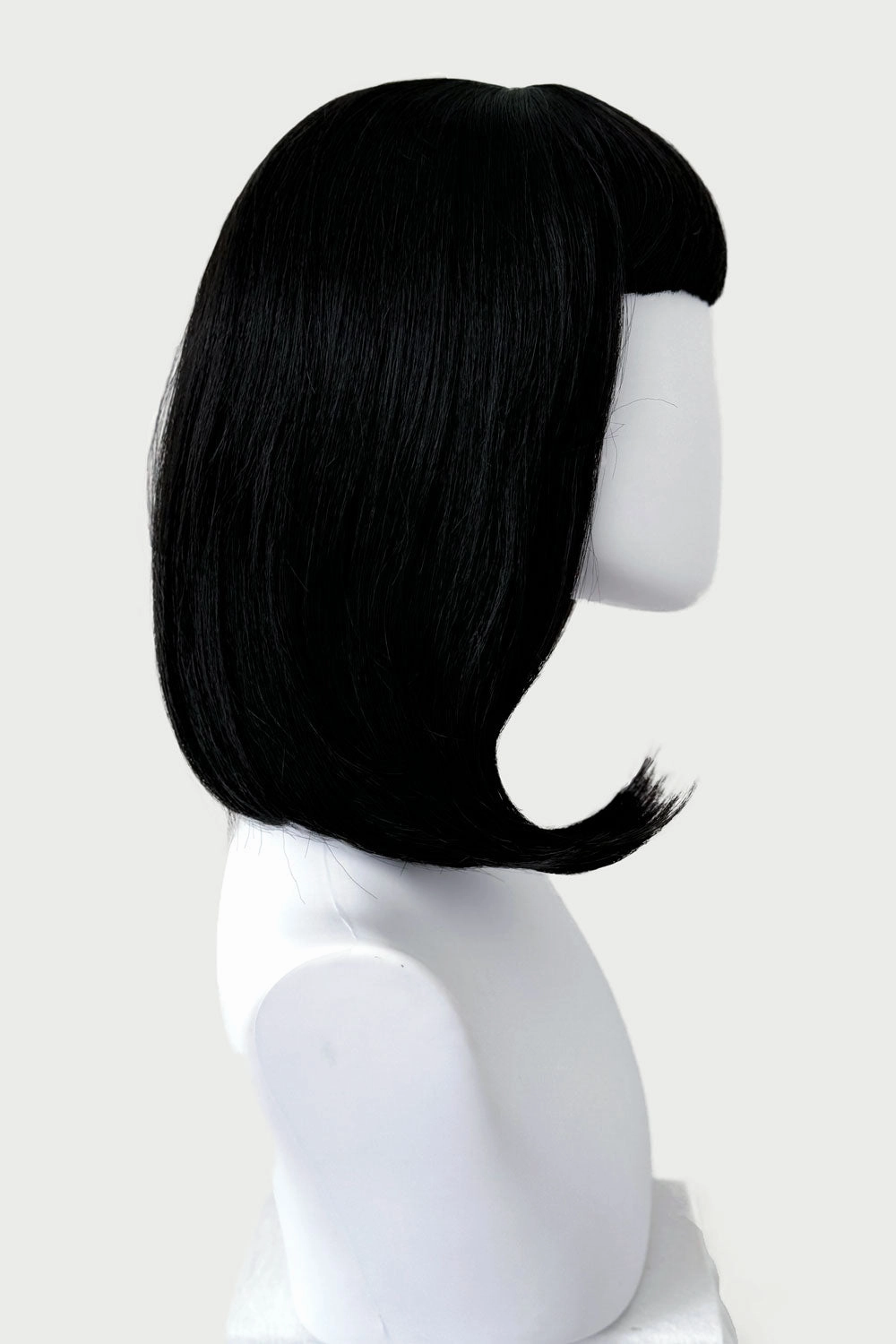 Black long bob wig with a short retro, rockabilly-style fringe: Beth