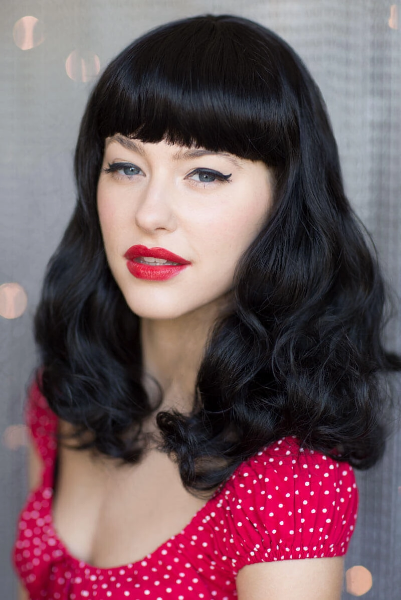 Black pinup style wig, curled with short fringe, 1950s style: Bettie