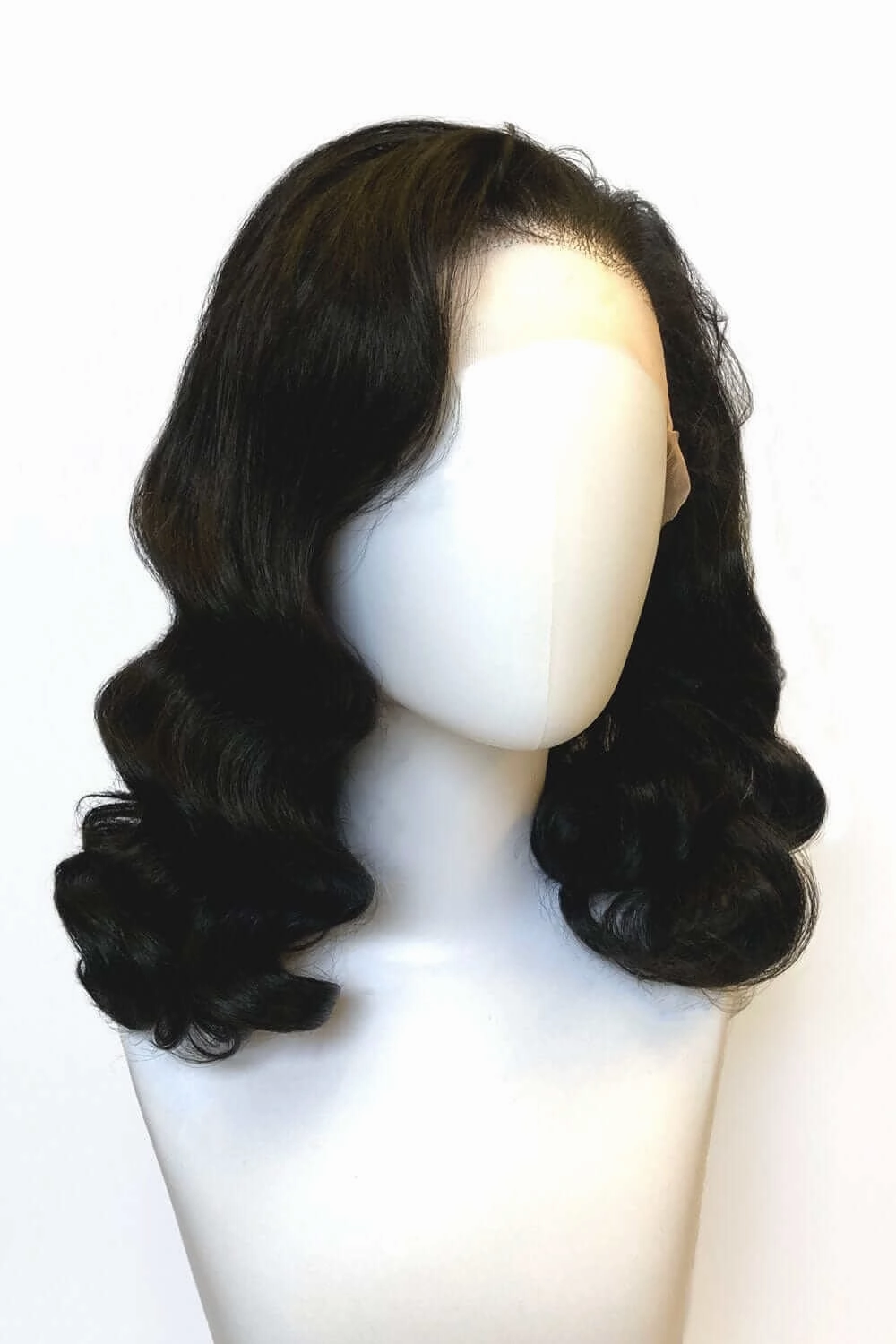 Black pinup wig, lace front: Tyra