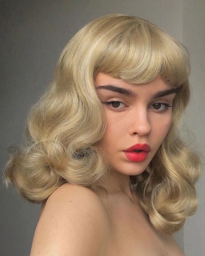 Blonde pinup wig, curled with short fringe, 1950s style: Cora