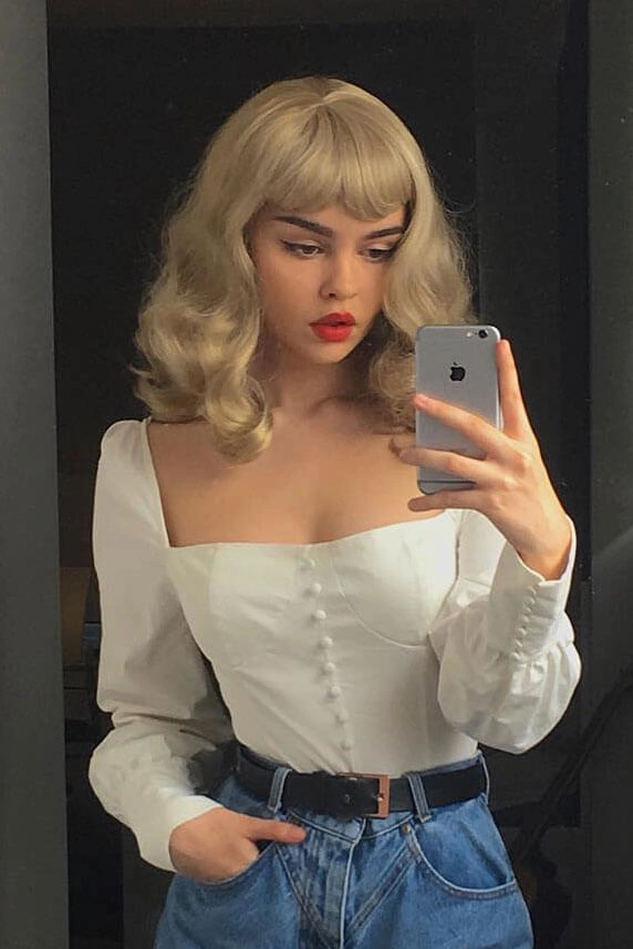 Blonde pinup wig, curled with short fringe, 1950s style: Cora