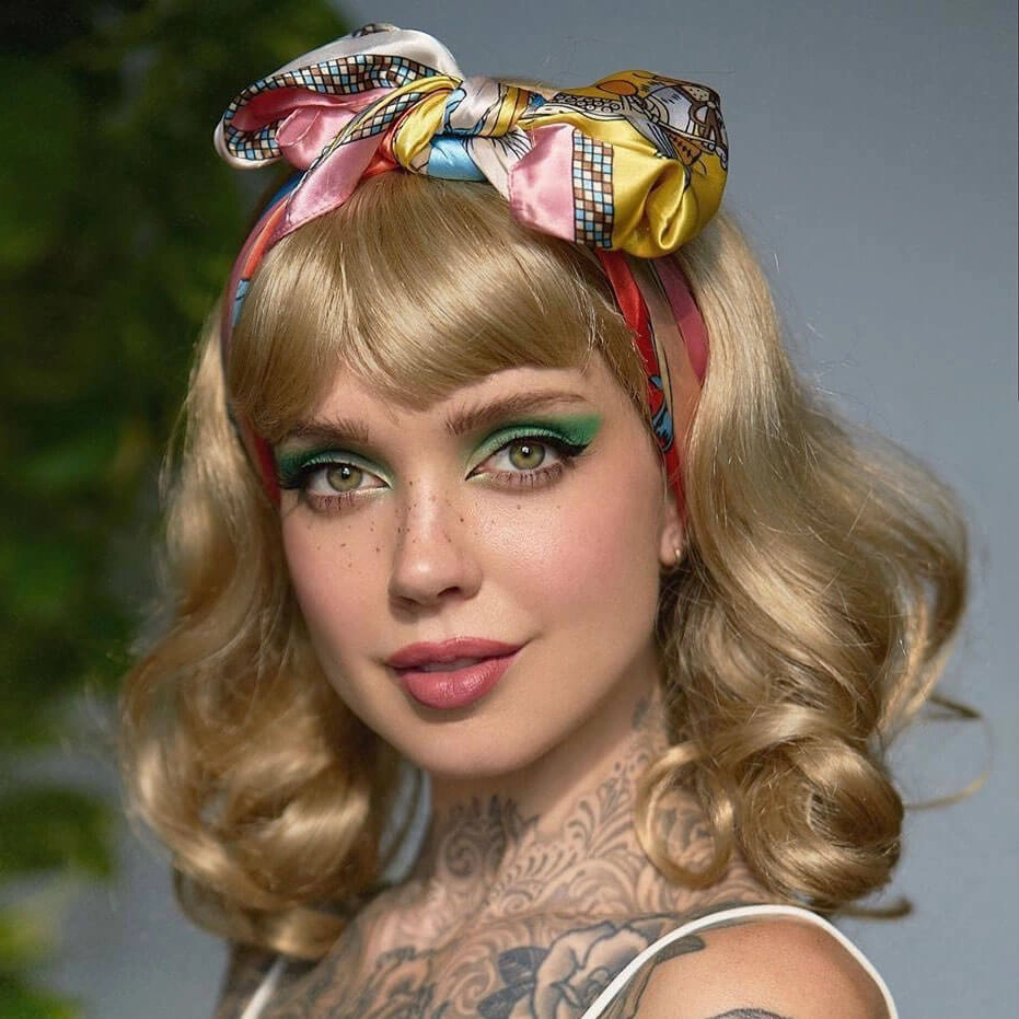 Blonde pinup wig, curled with short fringe, 1950s style: Cora
