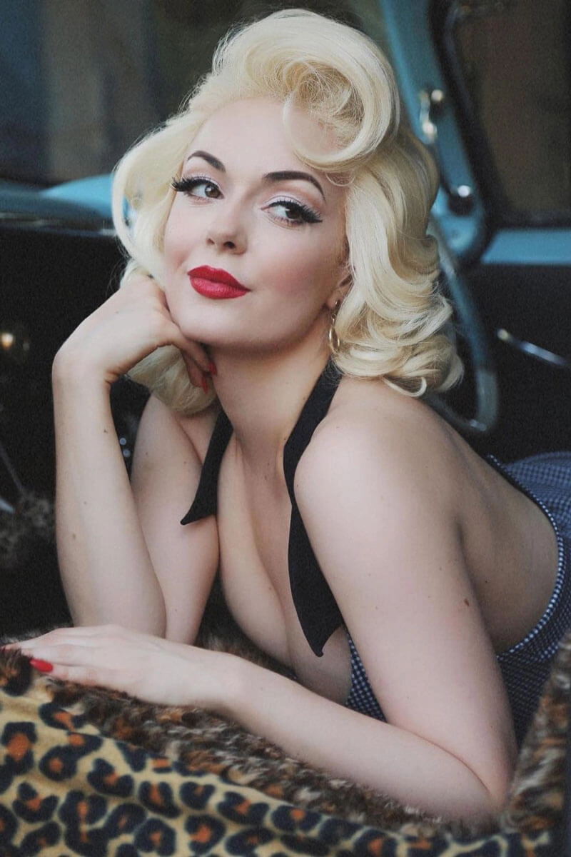 Blonde pinup wig, lace front, vintage style: Marilyn