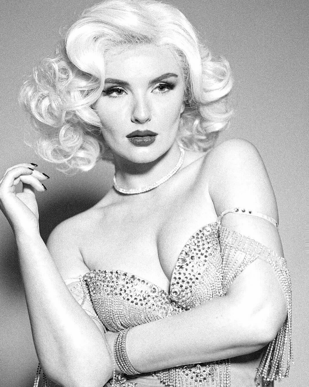 Blonde pinup wig, lace front, vintage style: Marilyn