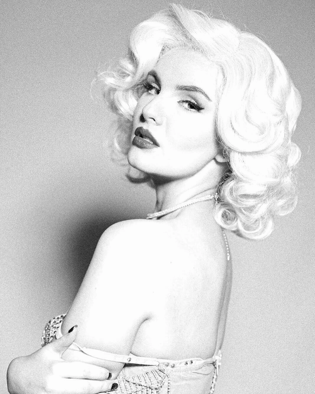 Blonde pinup wig, lace front, vintage style: Marilyn