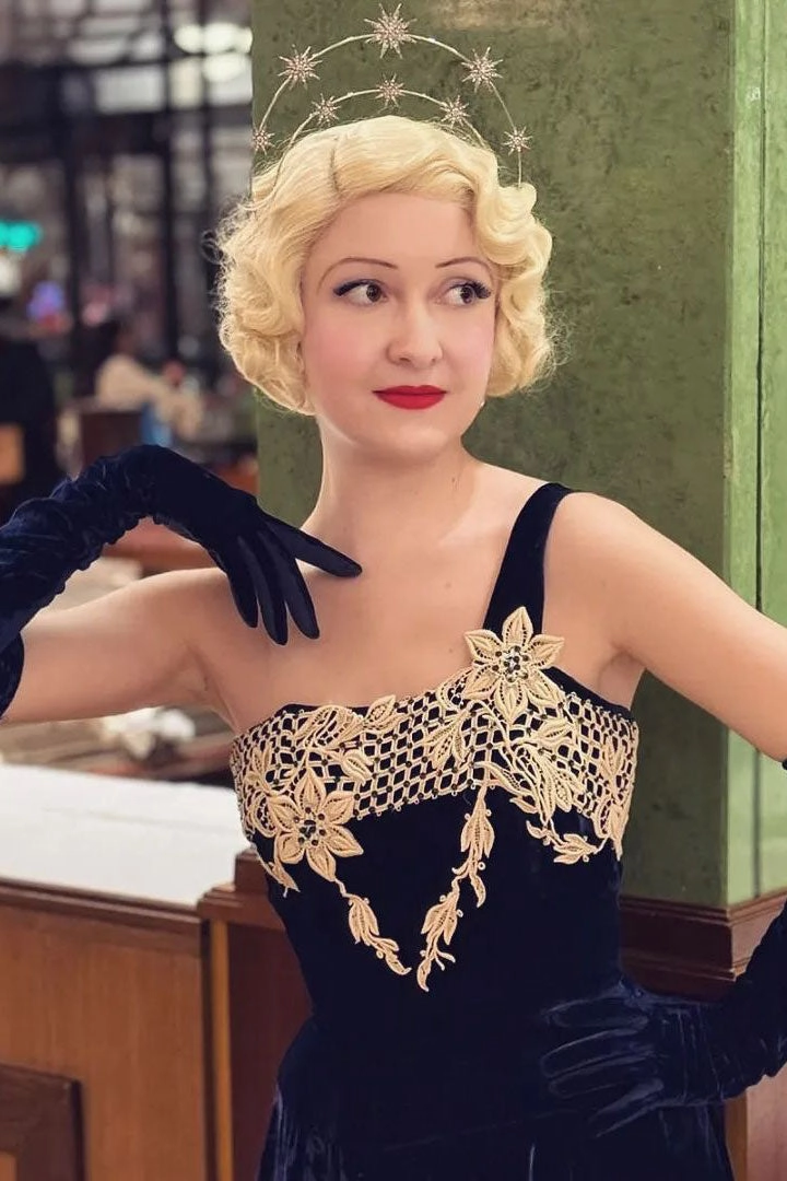 Blonde pinup wig, lace front, vintage style: Odette