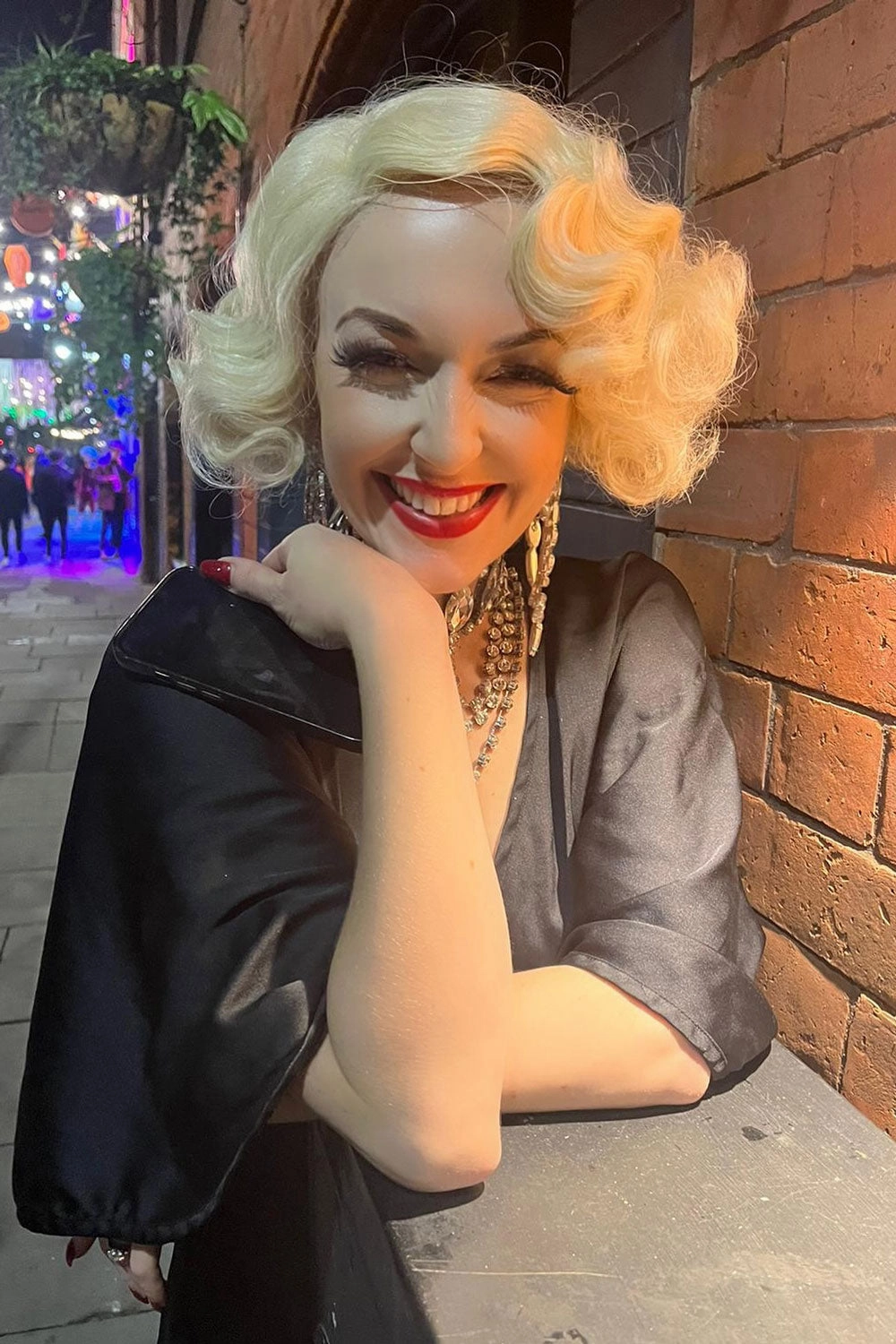 Blonde pinup wig, lace front, vintage style: Odette