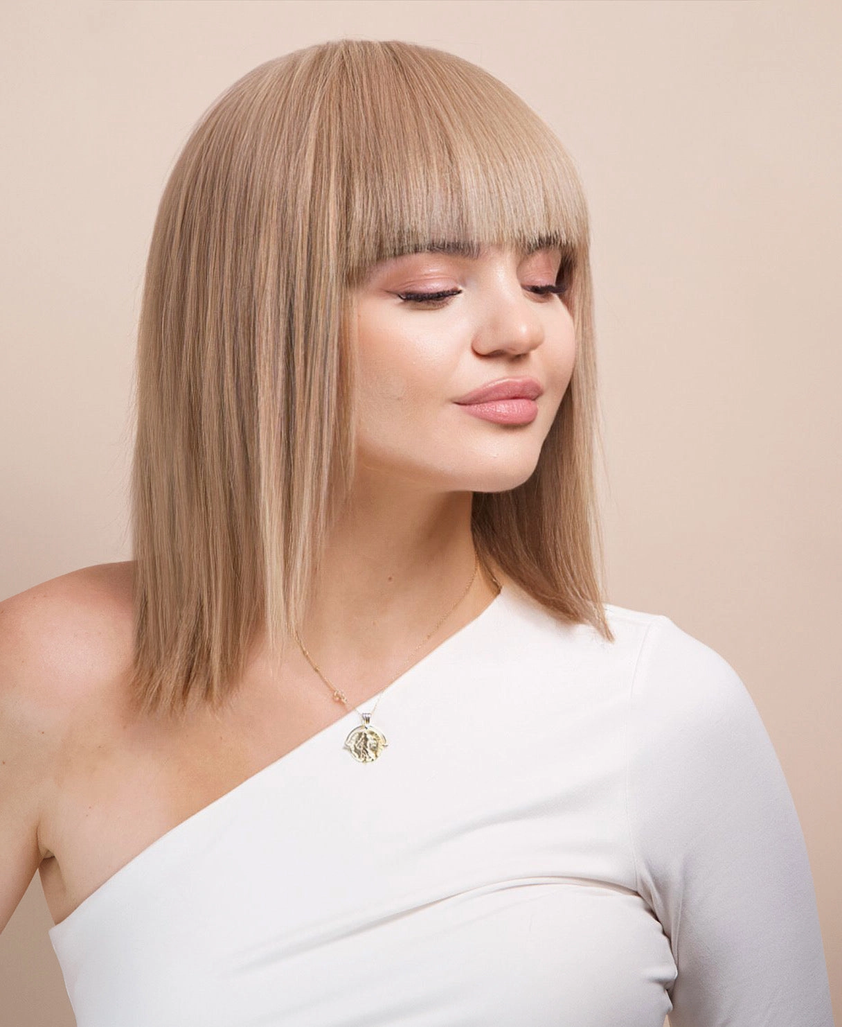 bob wig with fringe - 10" ash blonde.