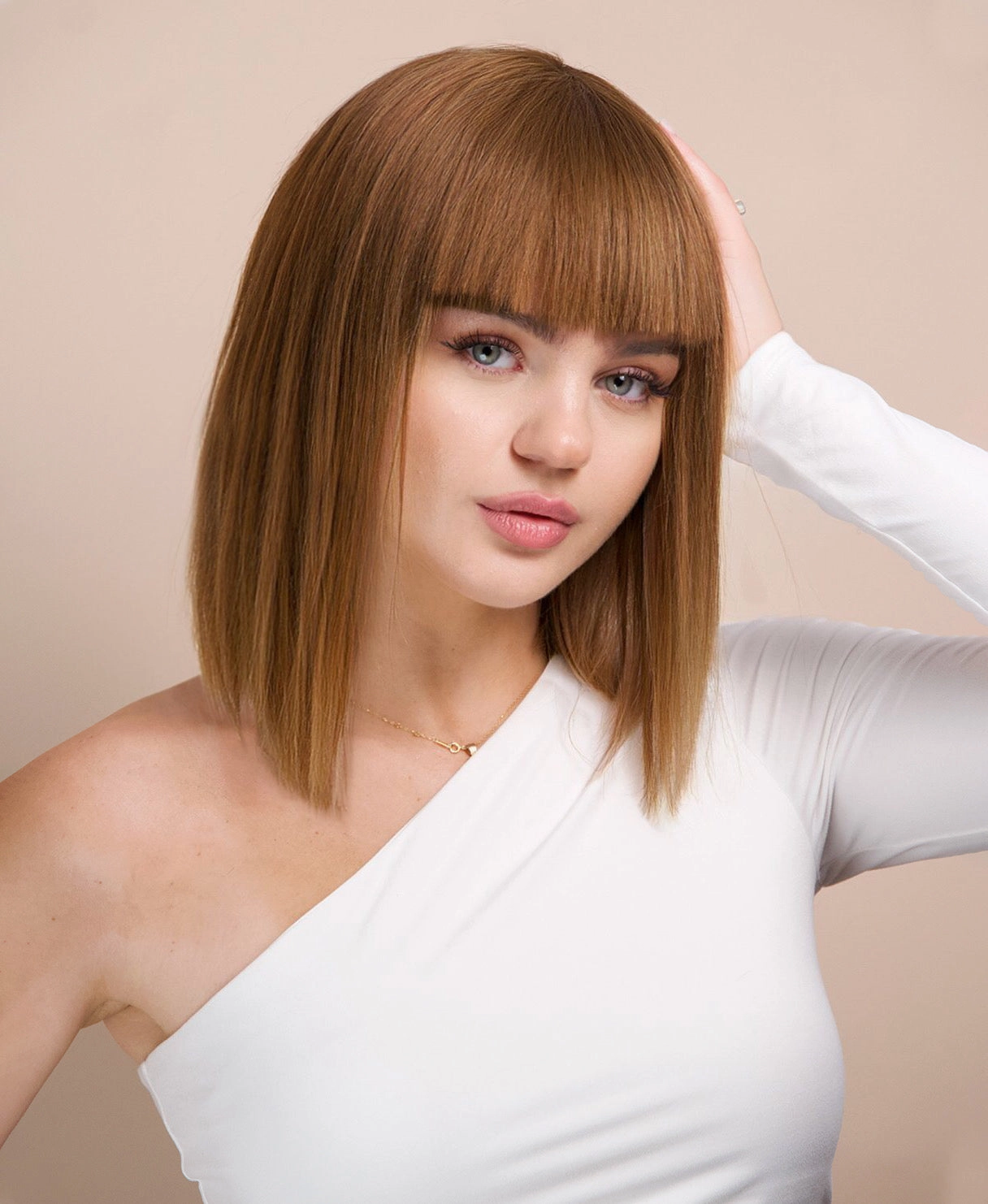 bob wig with fringe - 10" light brown.