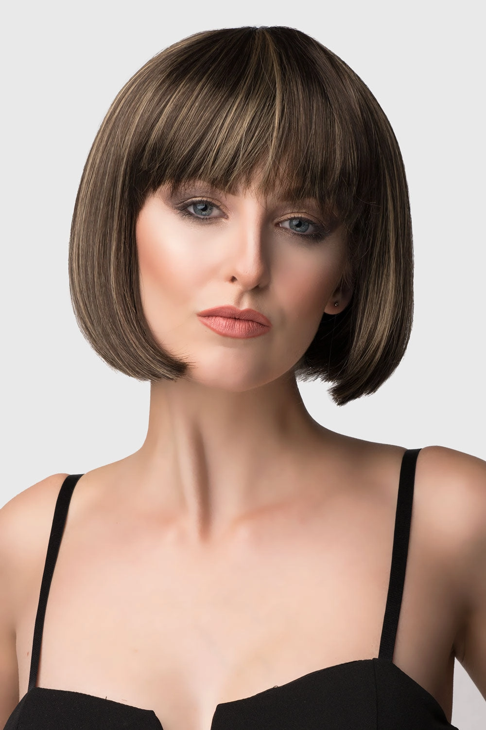 Chestnut brown bob wig with blonde highlights: Lorna