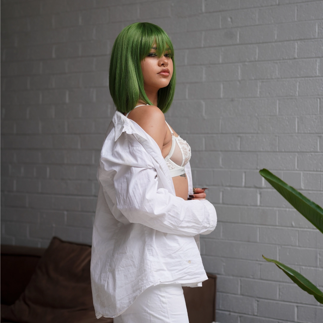 COURTNEY Green Fringe Wig