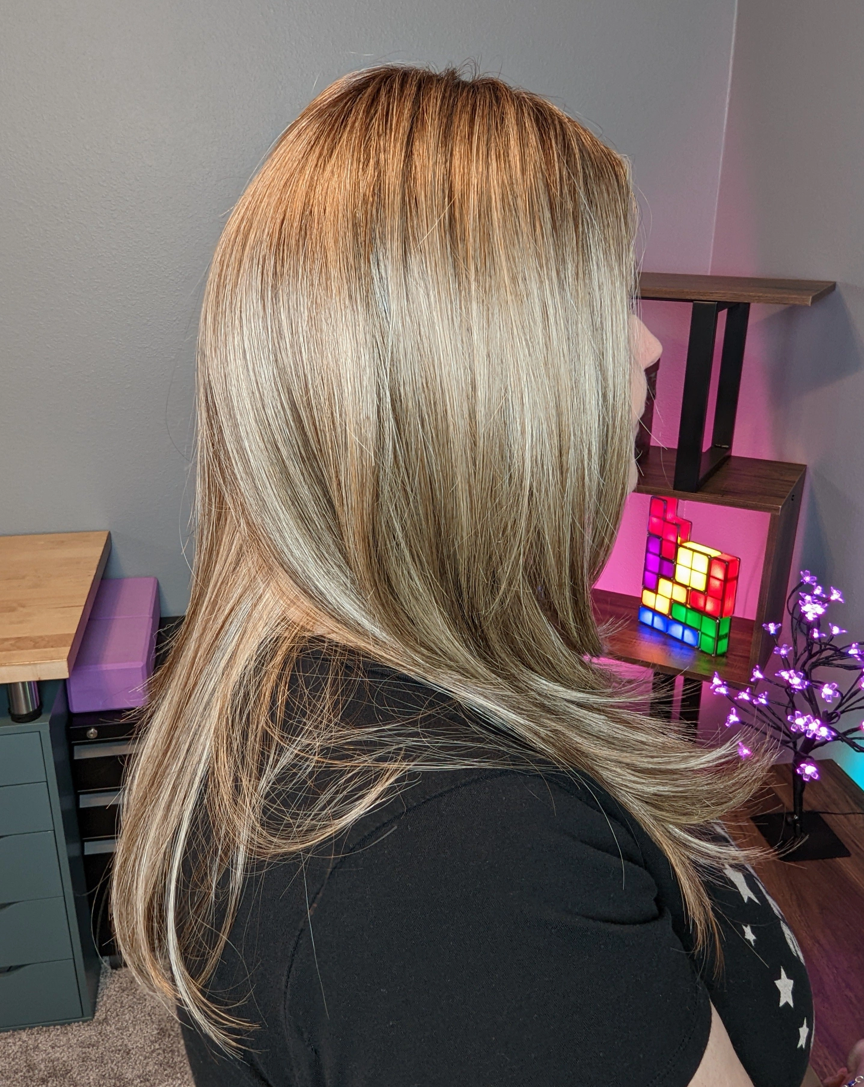 Dolce & Dolce 18 Wig by Belle Tress | Heat Friendly Synthetic Hair | Average Cap