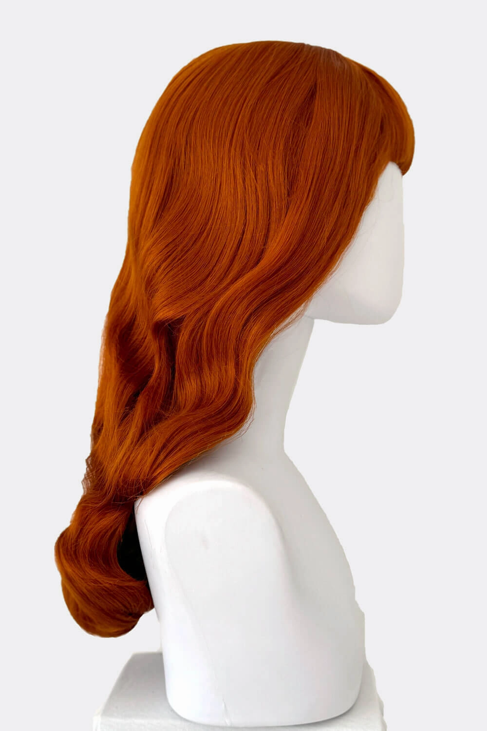 Ginger wig, pinup style with short fringe and gentle waves, 1950s style: Vida