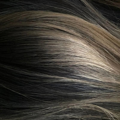 Long blonde wig with crimped mermaid waves: Astrid