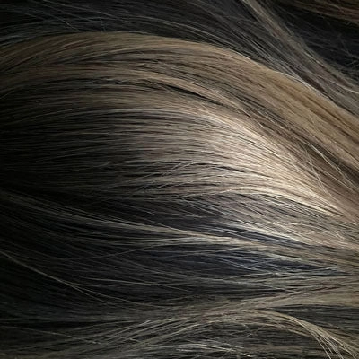 Long blonde wig with crimped mermaid waves: Astrid