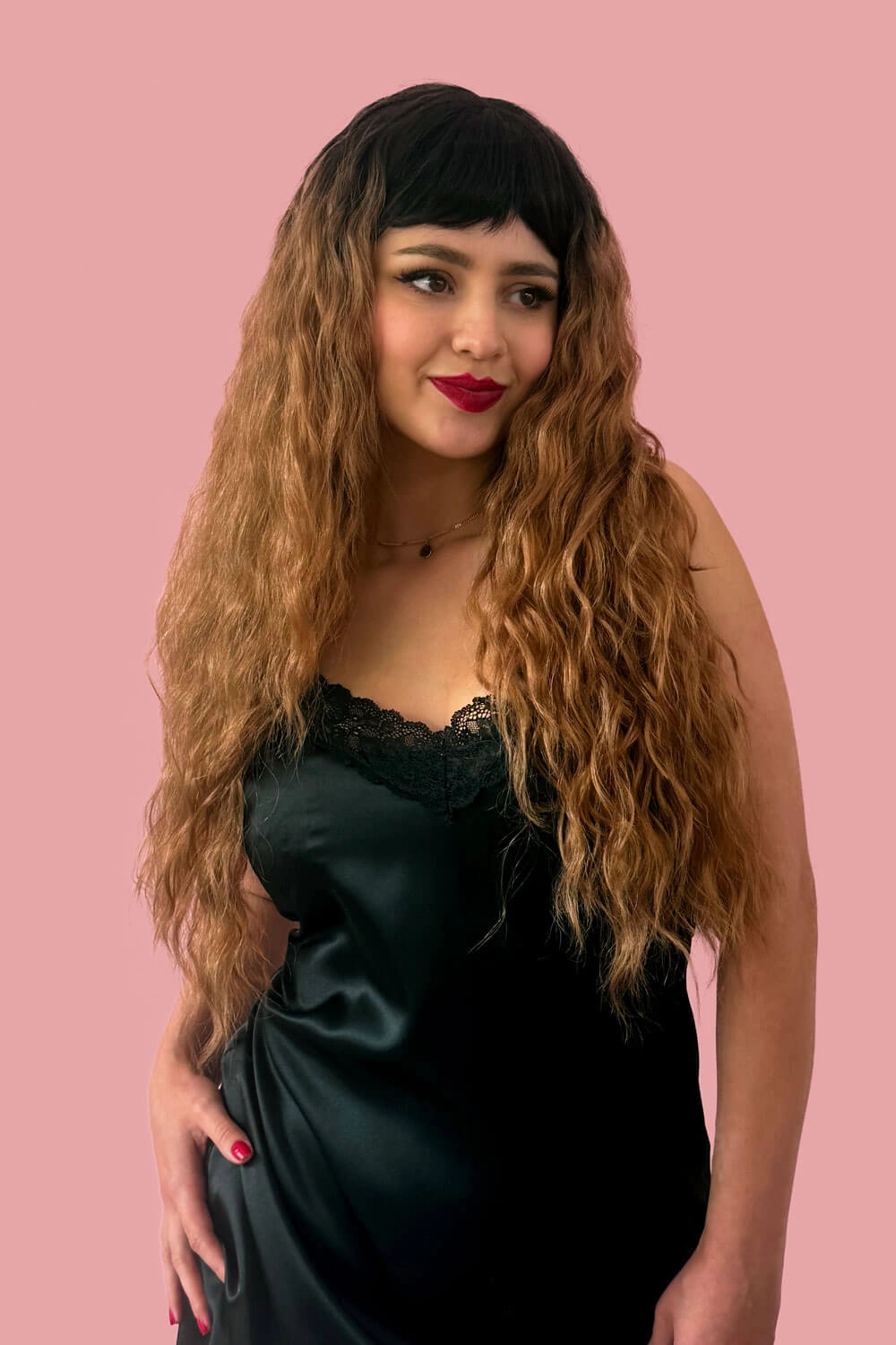 Long blonde wig with crimped mermaid waves: Astrid