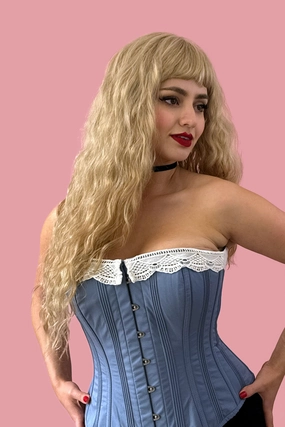 Long blonde wig with crimped mermaid waves: Astrid