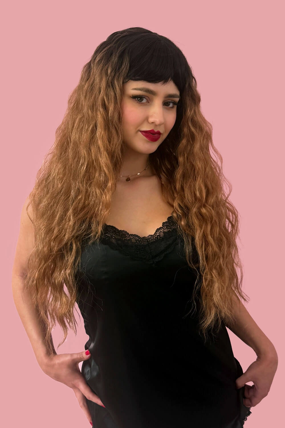 Long blonde wig with crimped mermaid waves: Astrid