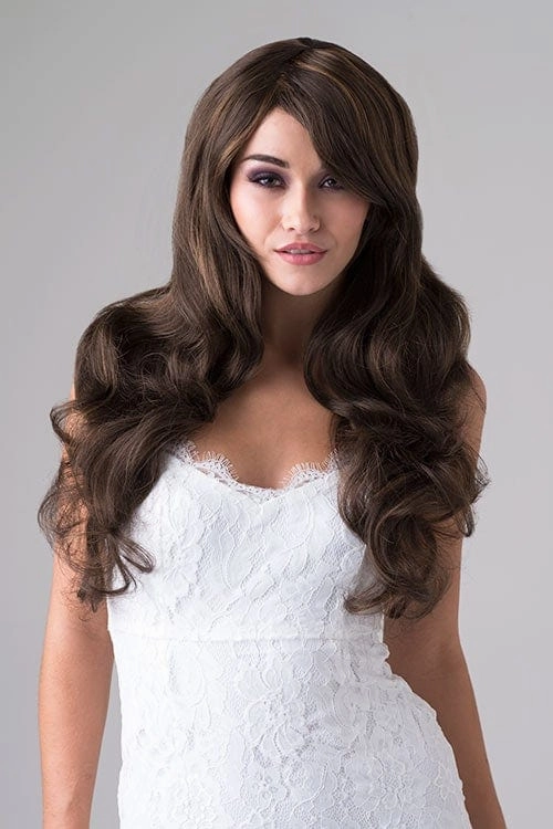 Long brown wig with gentle waves: Bella