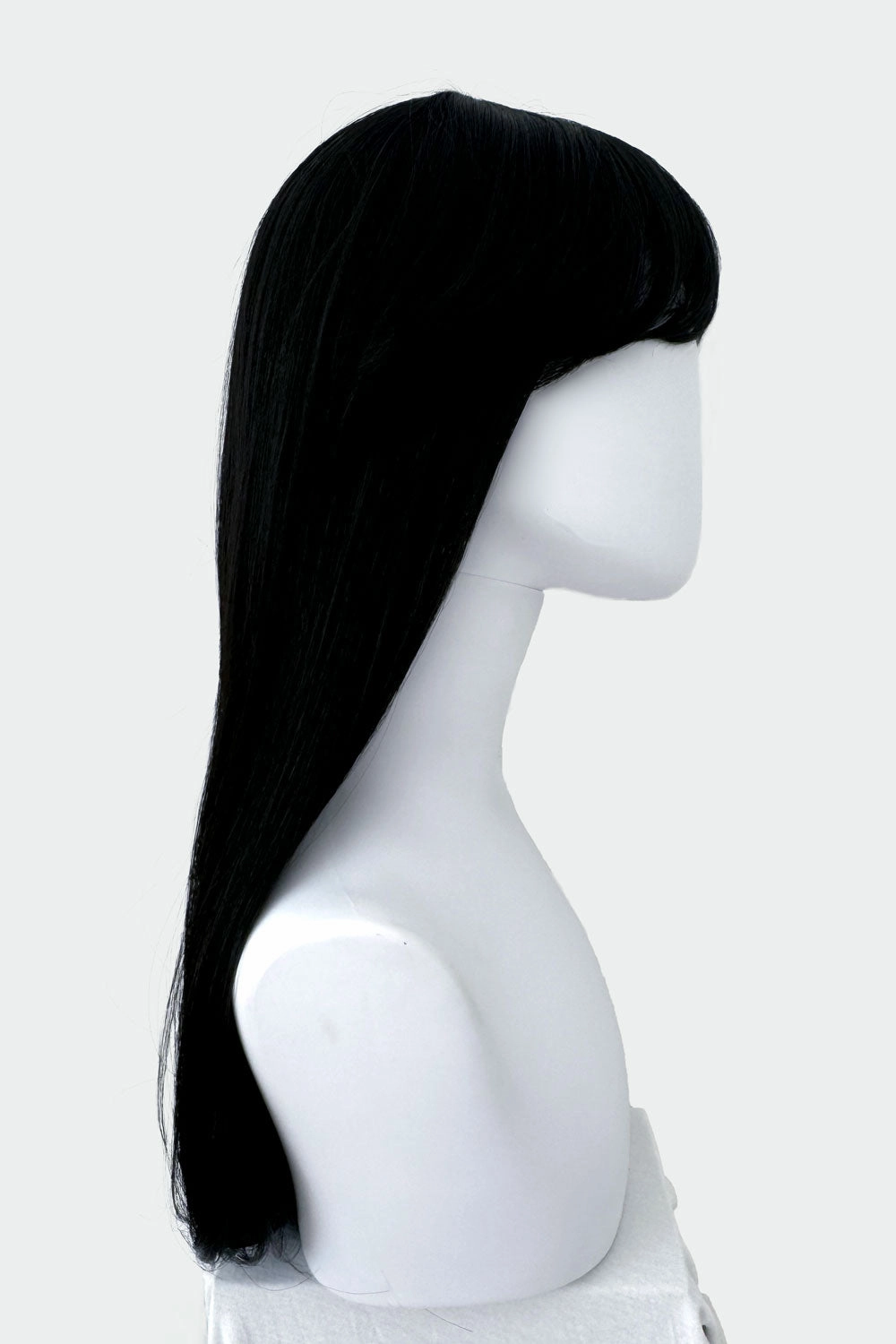 Long straight black wig with straight fringe: Carmen