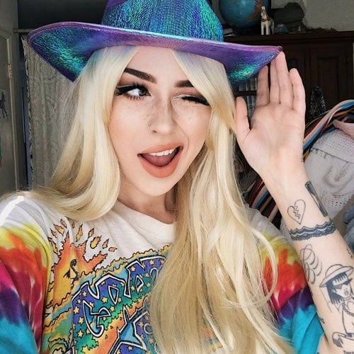 Long straight blonde wig with no fringe: Juste