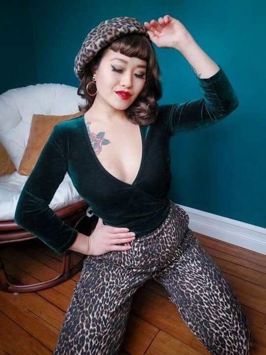 Medium brown pinup style wig, curled with short fringe: Carolina