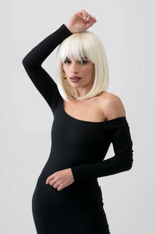 Platinum blonde bob wig, shoulder length: Neve