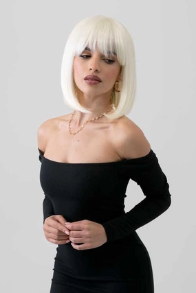 Platinum blonde bob wig, shoulder length: Neve