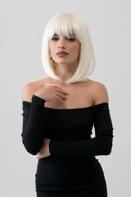 Platinum blonde bob wig, shoulder length: Neve