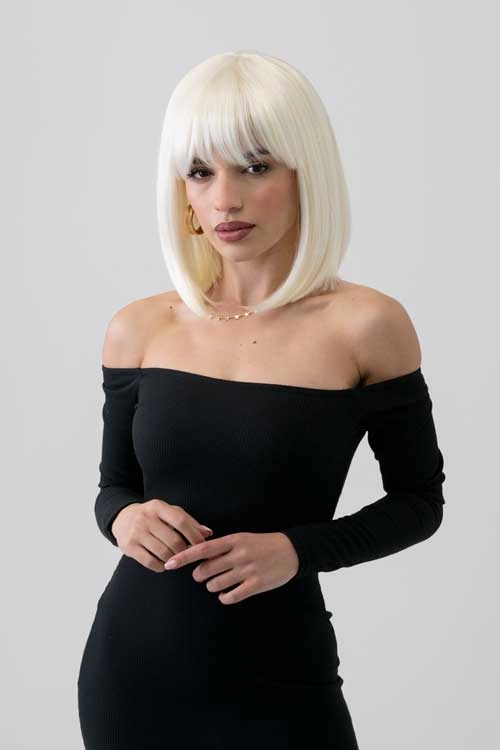 Platinum blonde bob wig, shoulder length: Neve