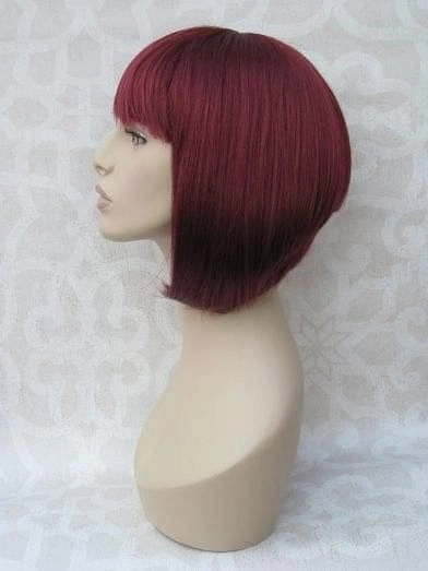 Red inverted bob wig, short and chic: Flavia