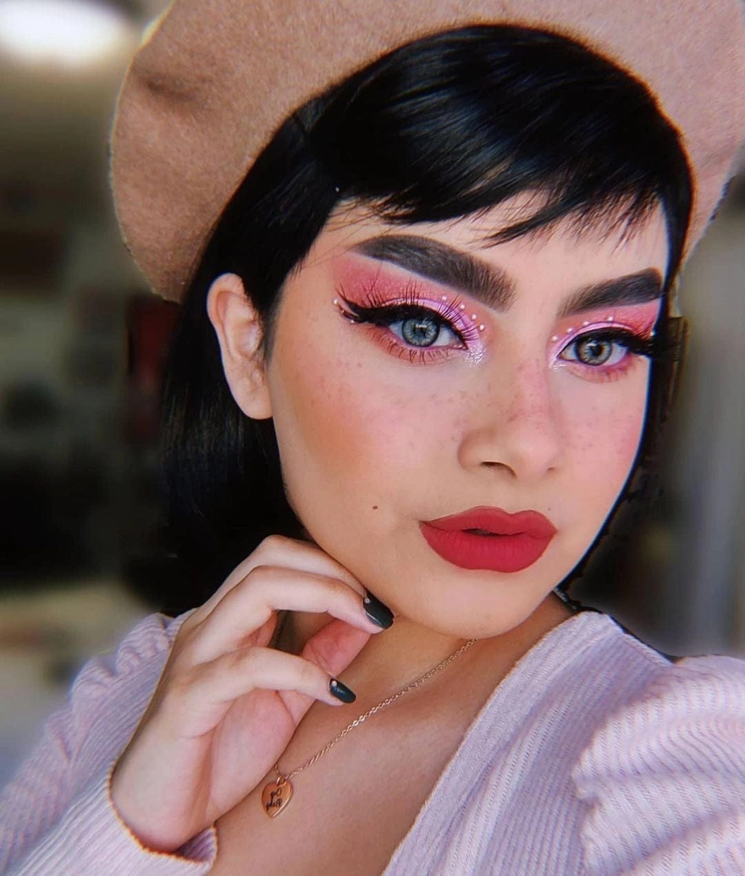 Short black bob wig: Josie