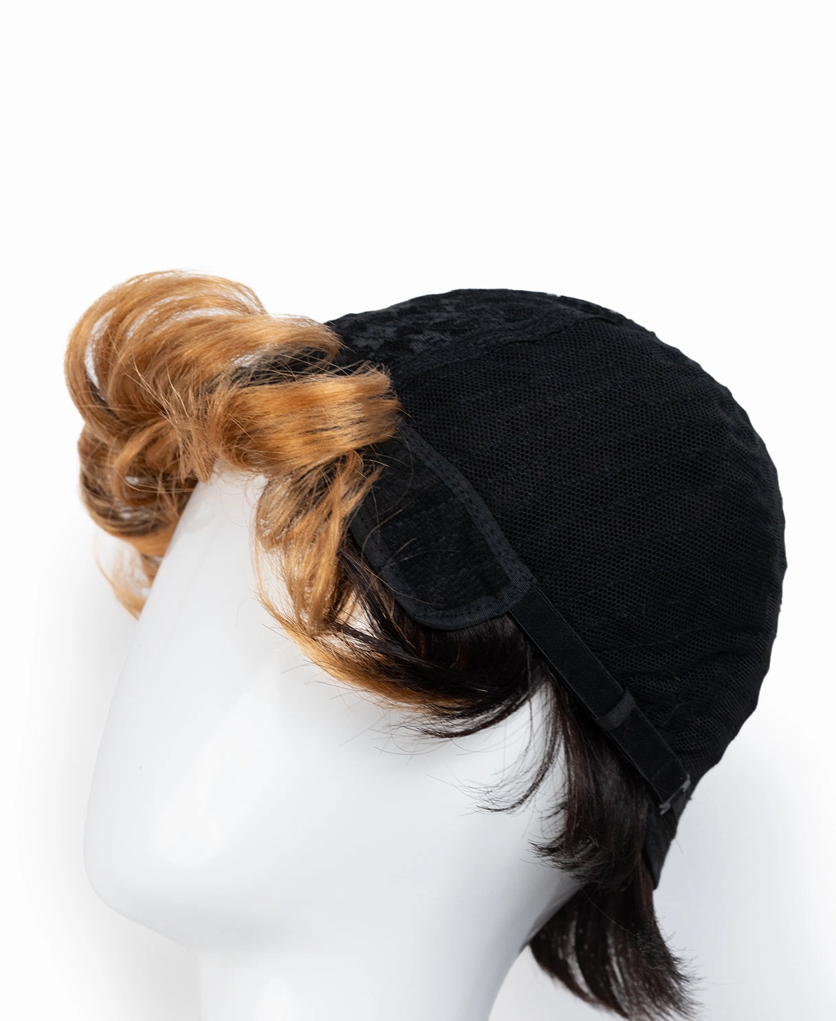 short wedge human wig - 4" rooted strawberry blonde.