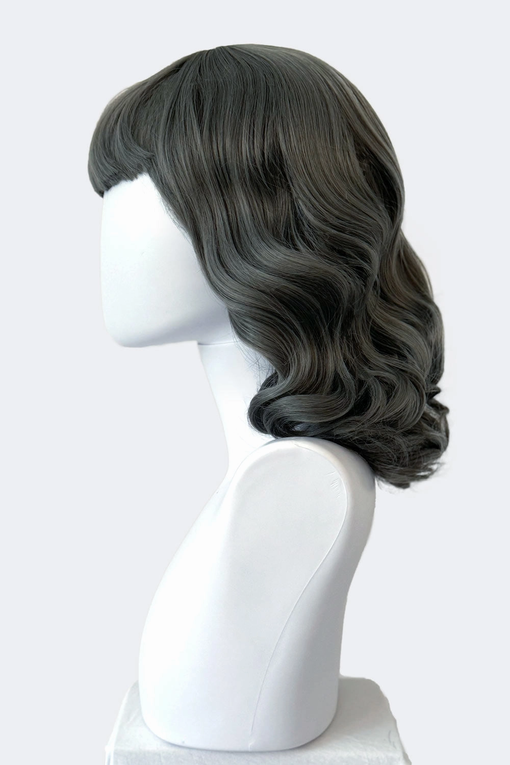 Silver-grey pinup style wig with long waves and short fringe, 1950s style: Dotty