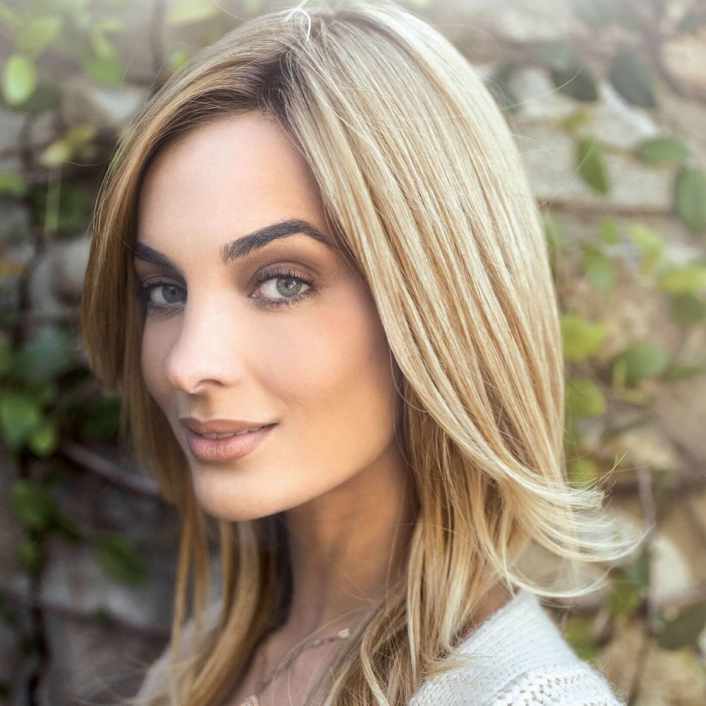 Thea Mono/Hand-Tied Lace Front Human Hair Ladies Wig Amore Rene Of Paris